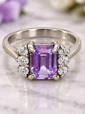 Estate Sterling Silver 925 Purple White CZ Ring
VERY PRETTY Size 6.50